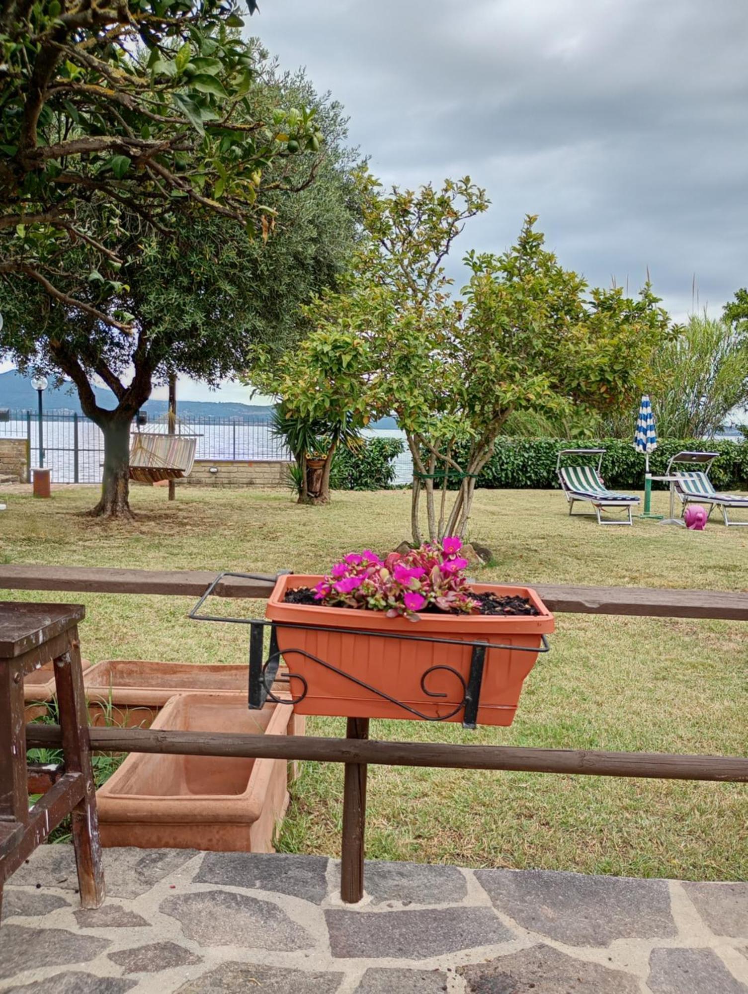 Independent Villa With Private Beach On The Lake Bracciano  Exterior foto